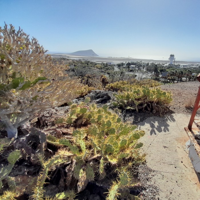 
Flygplatsen på avstånd, la montana roja